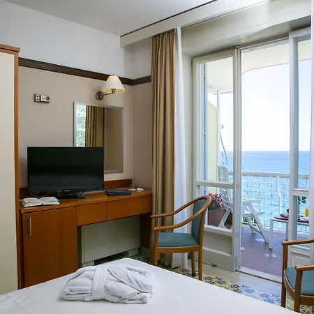 Pietra Di Luna 4*