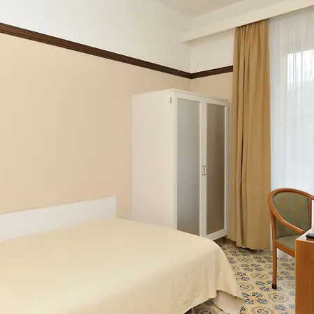 Hotel Pietra Di Luna 4*