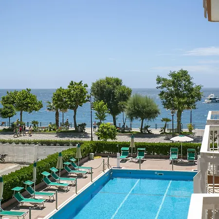 Hotel Pietra Di Luna 4*