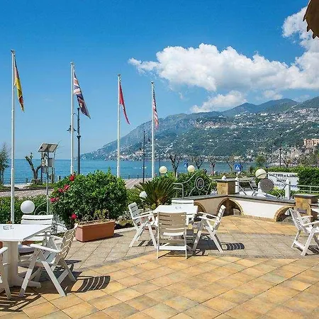 Отель Pietra Di Luna Майори