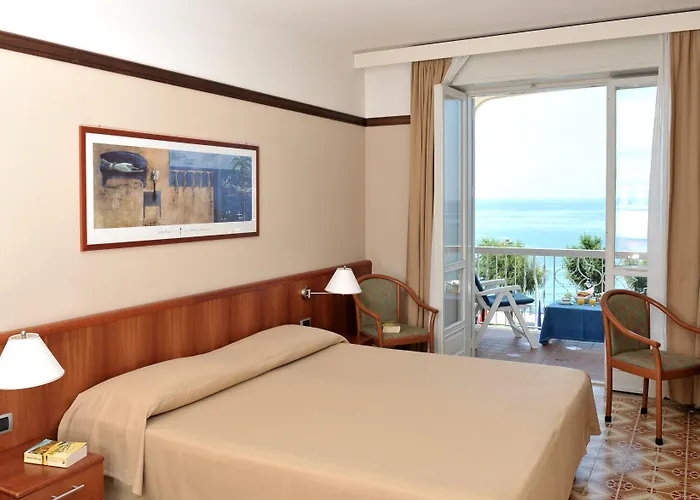 Hotel Pietra Di Luna 4*