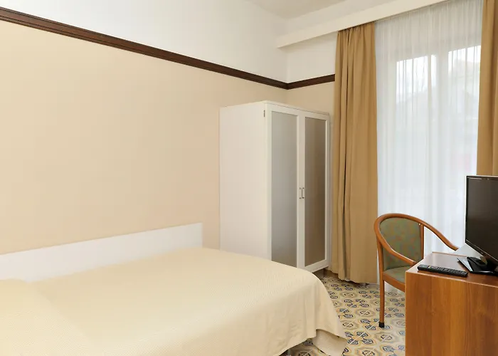Hotel Pietra Di Luna 4*